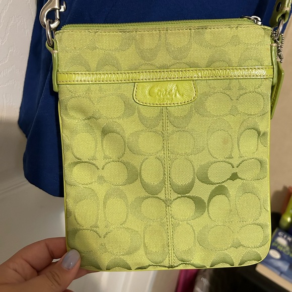 Lime 🍋‍🟩 green Coach crossbody - Picture 3 of 11